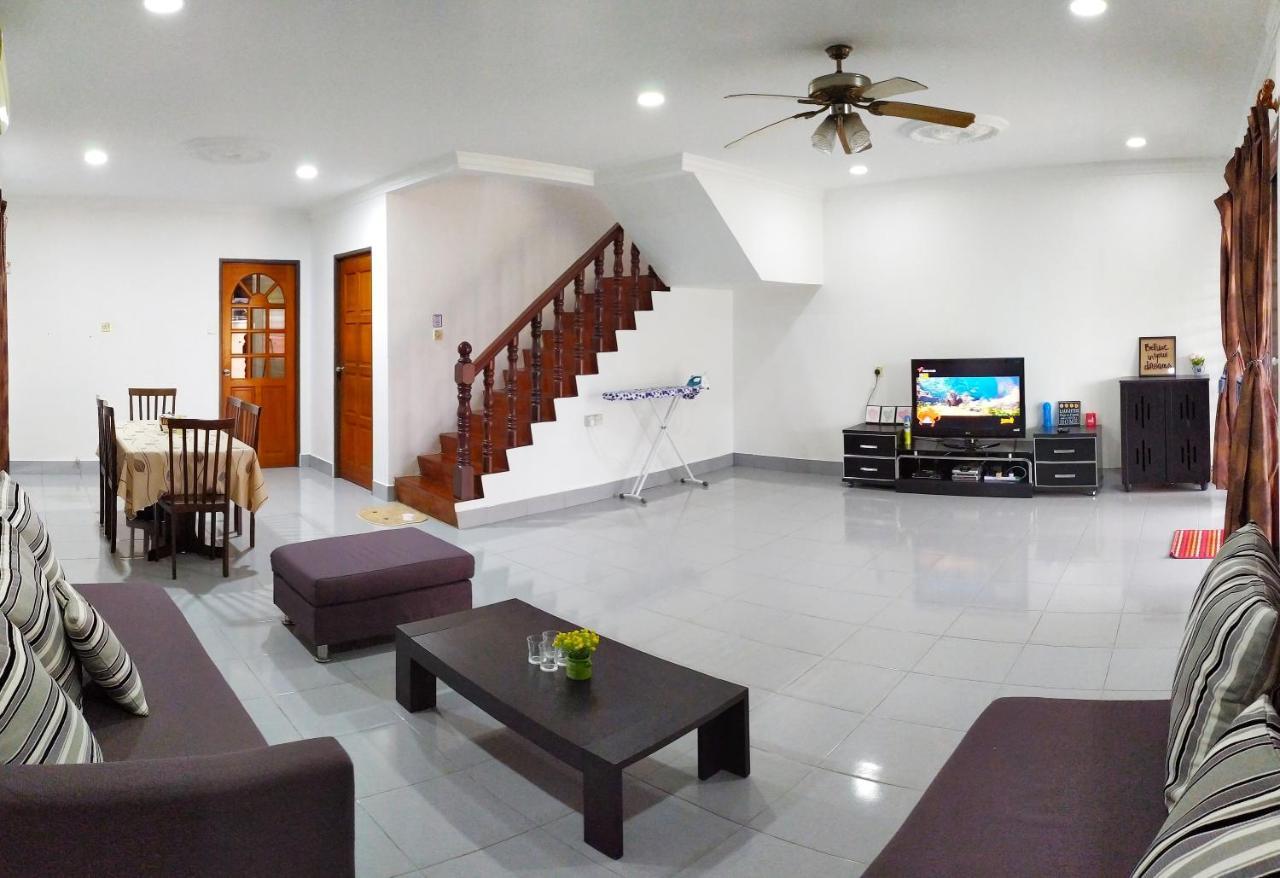 Victoria Homestay Sibu - Next To Shopping Complex & Large Car Park Area With Autogate Bagian luar foto